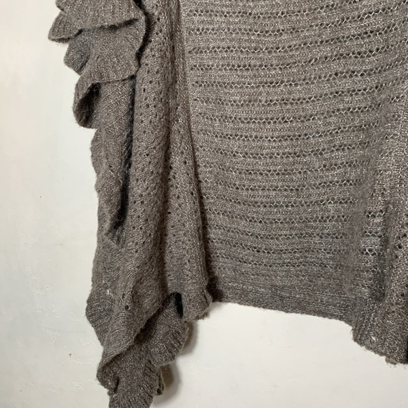 Free People Brown Crochet Scallop Cape Wrap Wool Blend Sweater Size Small - Picture 3 of 8